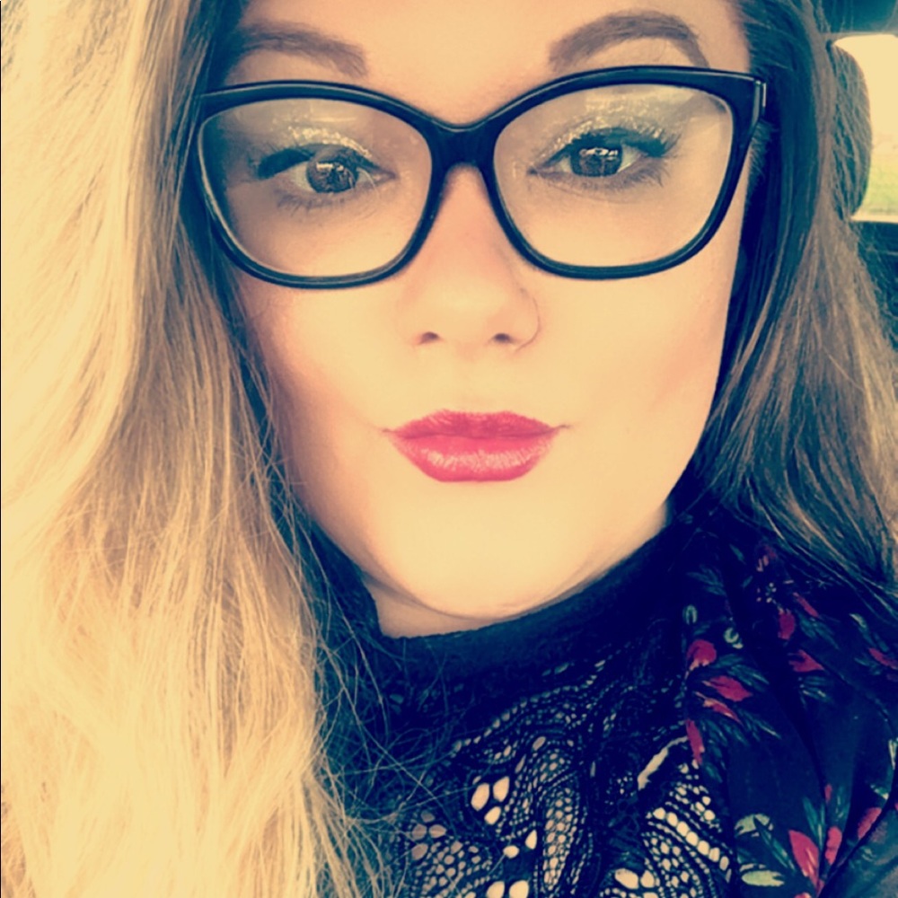 Meet your Posher, Crystal